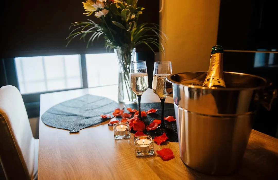 La Suite Romantique avec Jacuzzi au Cœur de Perpignan-1